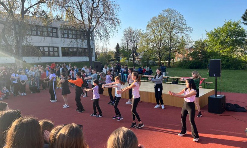 HipHop – Workshop der 1H und 1C HipHop – Workshop der 1H und 1C