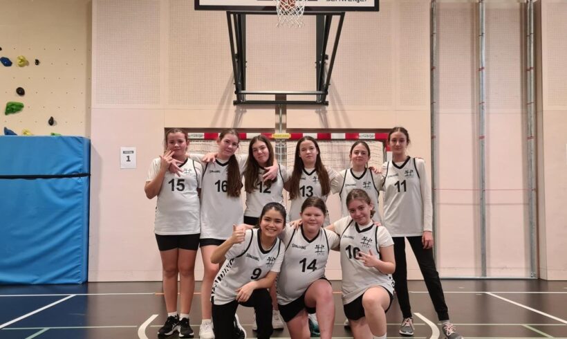 2 Siege im Basketball Schulcup der Mädchen 2 Siege im Basketball Schulcup der Mädchen